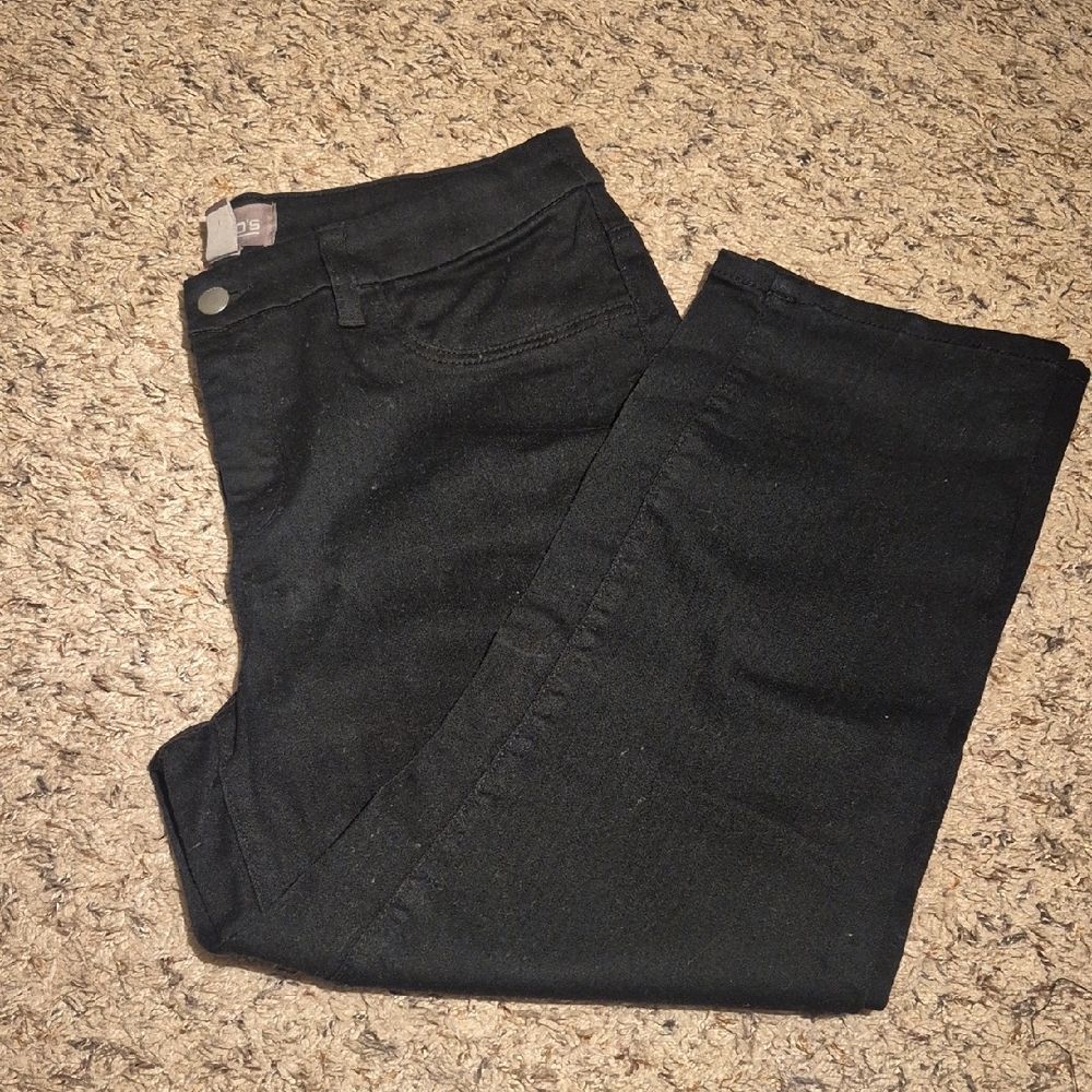 Chico's Classic Black Capri Pants Size 0.5